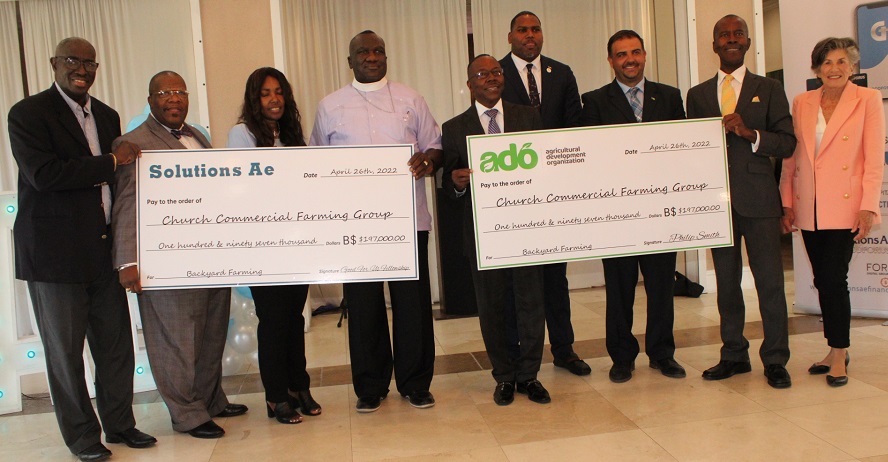Backyard Farmers to Benefit from Donation to Church Commercial Farming Group - Vimarsana News