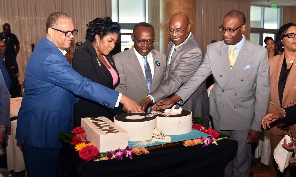 The Bahamas Records a “Smashing Eight Million Plus” Tourist Arrivals