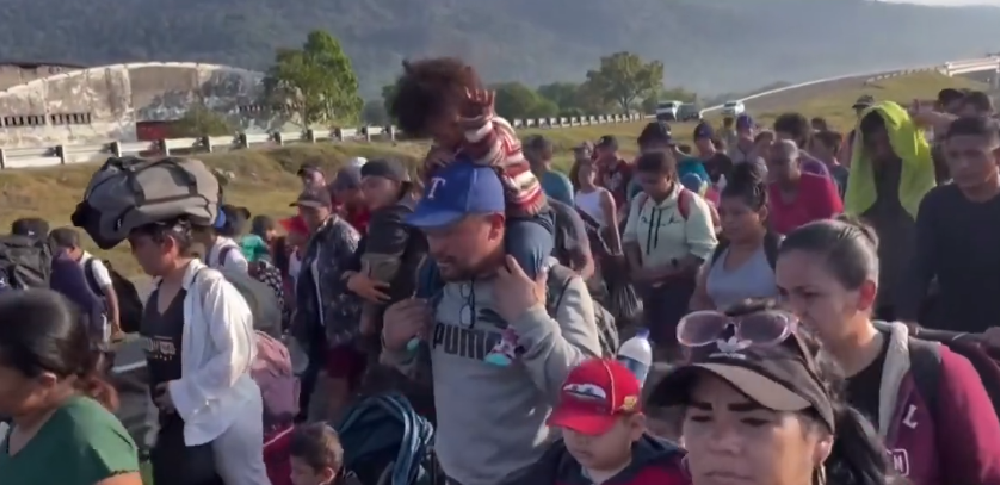 Caravan of nearly 10,000 migrants move towards US southern border; what ...